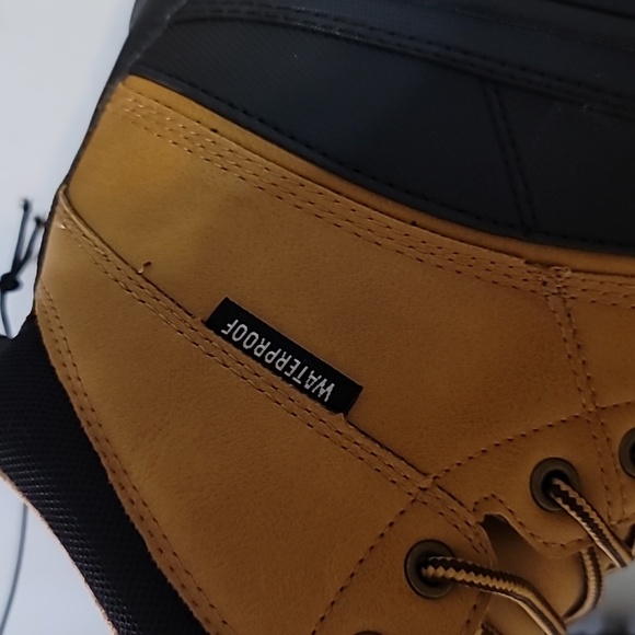 Boots - Picture 5 of 7